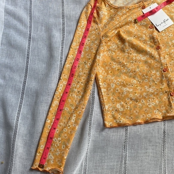 NWT Love, Fire cropped cardigan and tank set in orange sherbet with ditsy print. - Picture 13 of 17